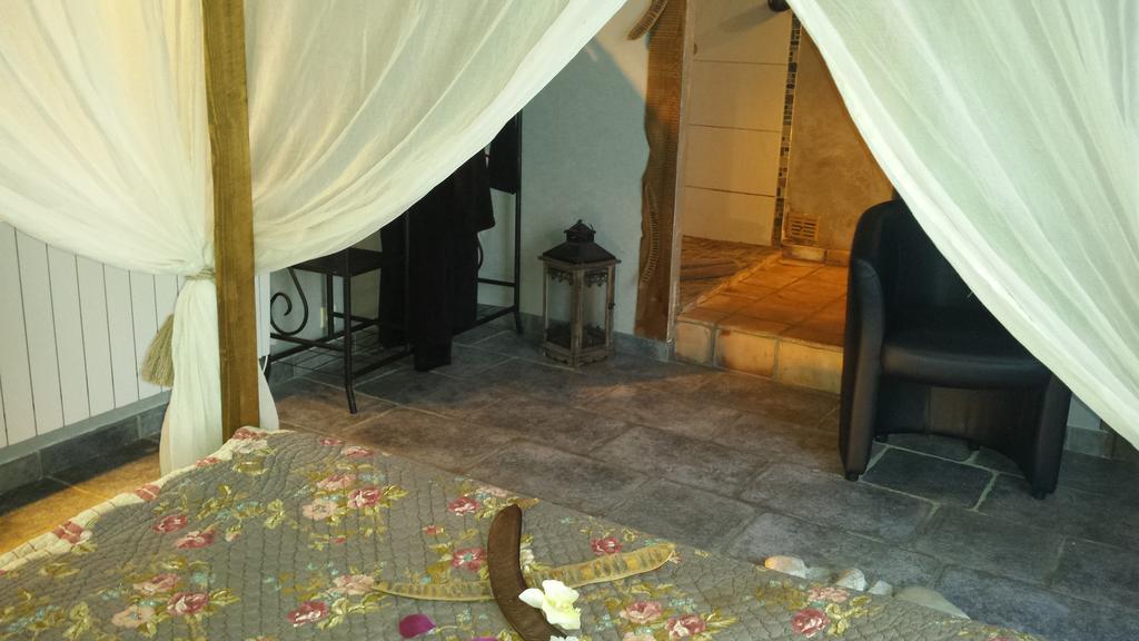 Chambres D Hotes ,Hotel ,Secret D'Une Nuit A Vicq Pres De Onnaing,Avec Piscine الغرفة الصورة