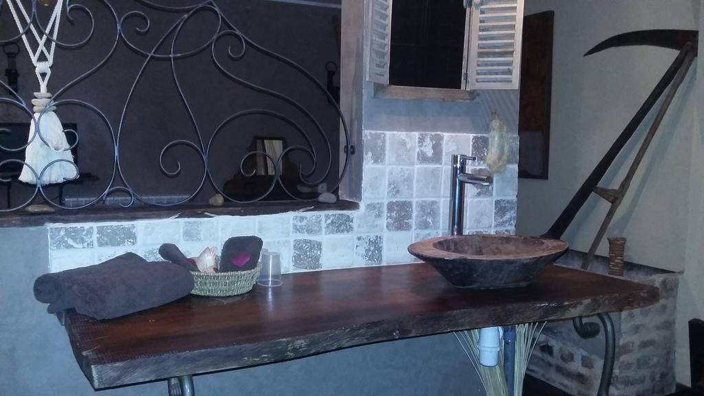 Chambres D Hotes ,Hotel ,Secret D'Une Nuit A Vicq Pres De Onnaing,Avec Piscine المظهر الخارجي الصورة